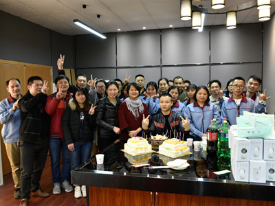 大菠萝网站在线入口免费2018年公司员工生日会