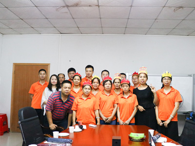 大菠萝网站在线入口免费2019年公司员工生日会